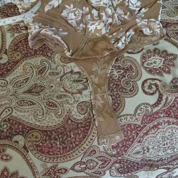 Size Small Dynamite long sleeve v-neck bodysuit - Picture 10 of 16